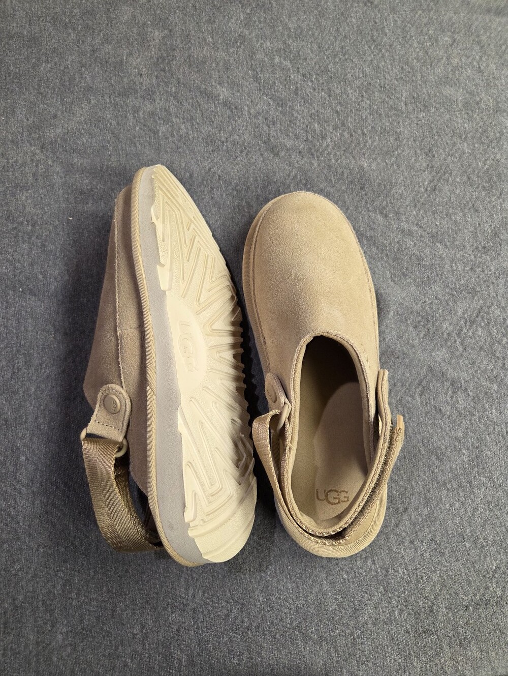 Ugg Goldenstar Clog, Youth 6 or Women's 8